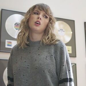 Thick & soft, distressed sweater (Topshop, US 2) ASO Taylor Swift